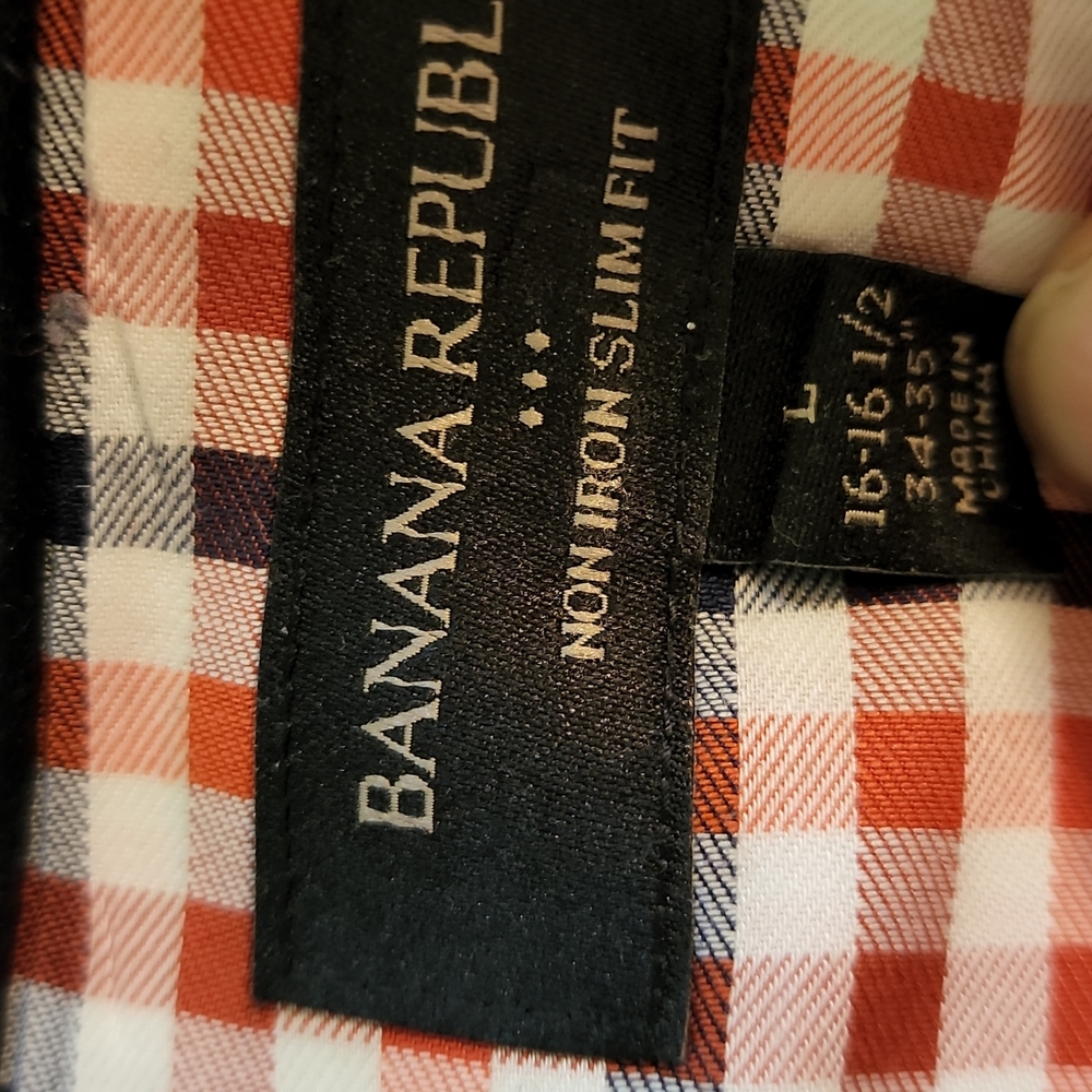 Beautiful Banana Republic shirt. Unique colors. perfect for the office!
